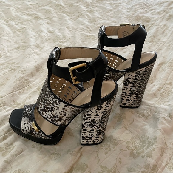 Calvin Klein Black and White Snake Platform Pump Formal Shoes 7 - Picture 3 of 14